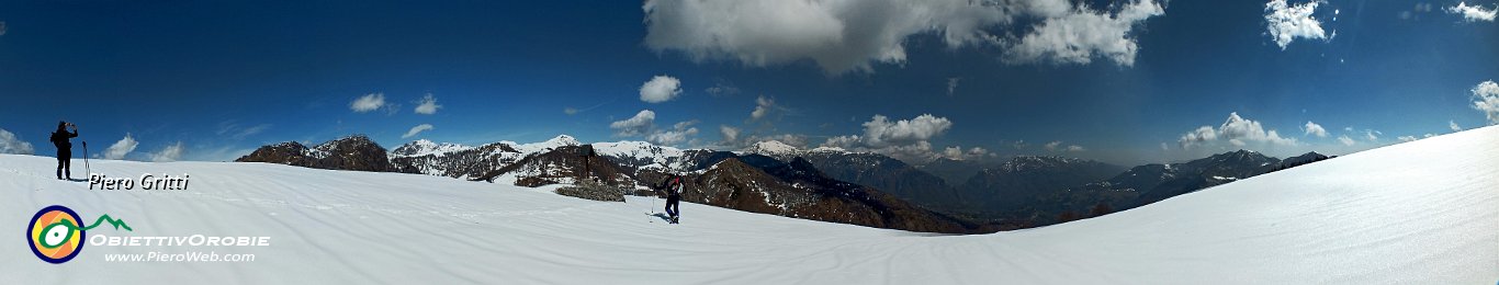 37 molto panoramica sulla Val Taleggio e i suoi monti.jpg